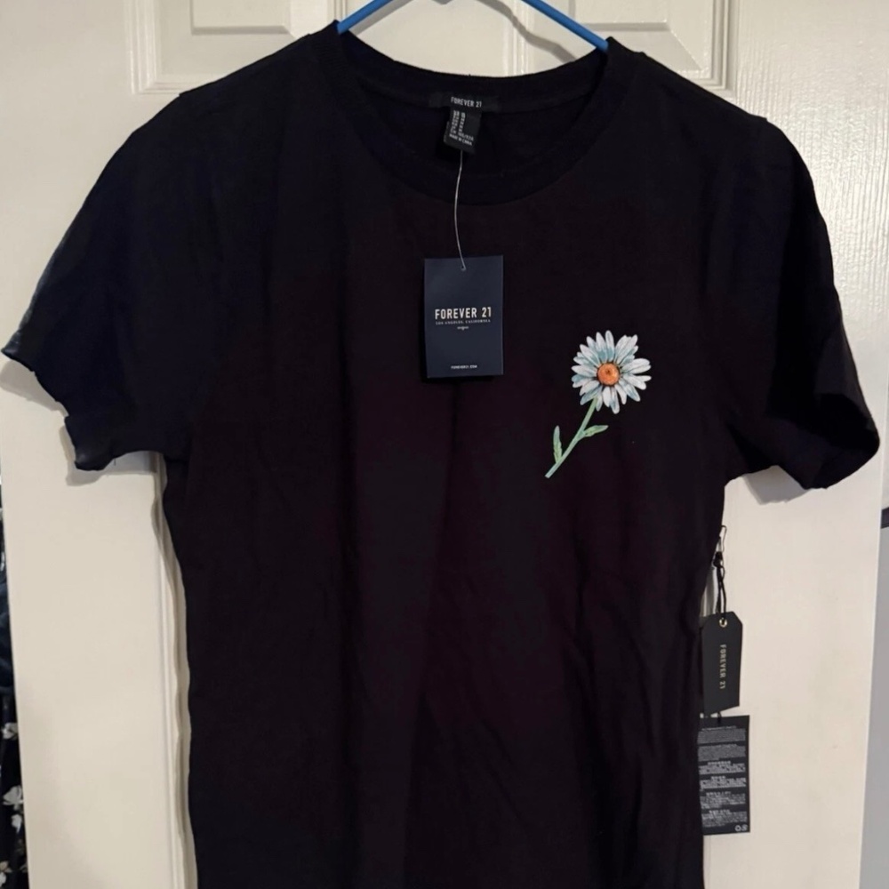 Forever 21 Black Shirt White Daisy Size M Medium New